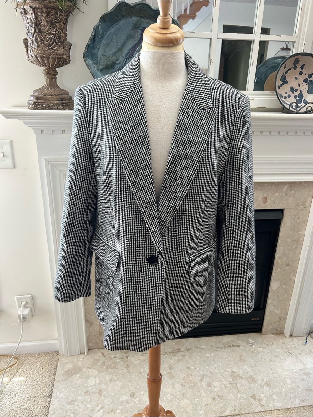 Banana Republic Black & White Houndstooth Single-Button Blazer